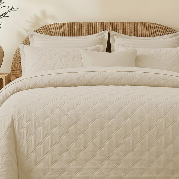 OFF-WHITE QUILTED BEDSPREAD SET (check)